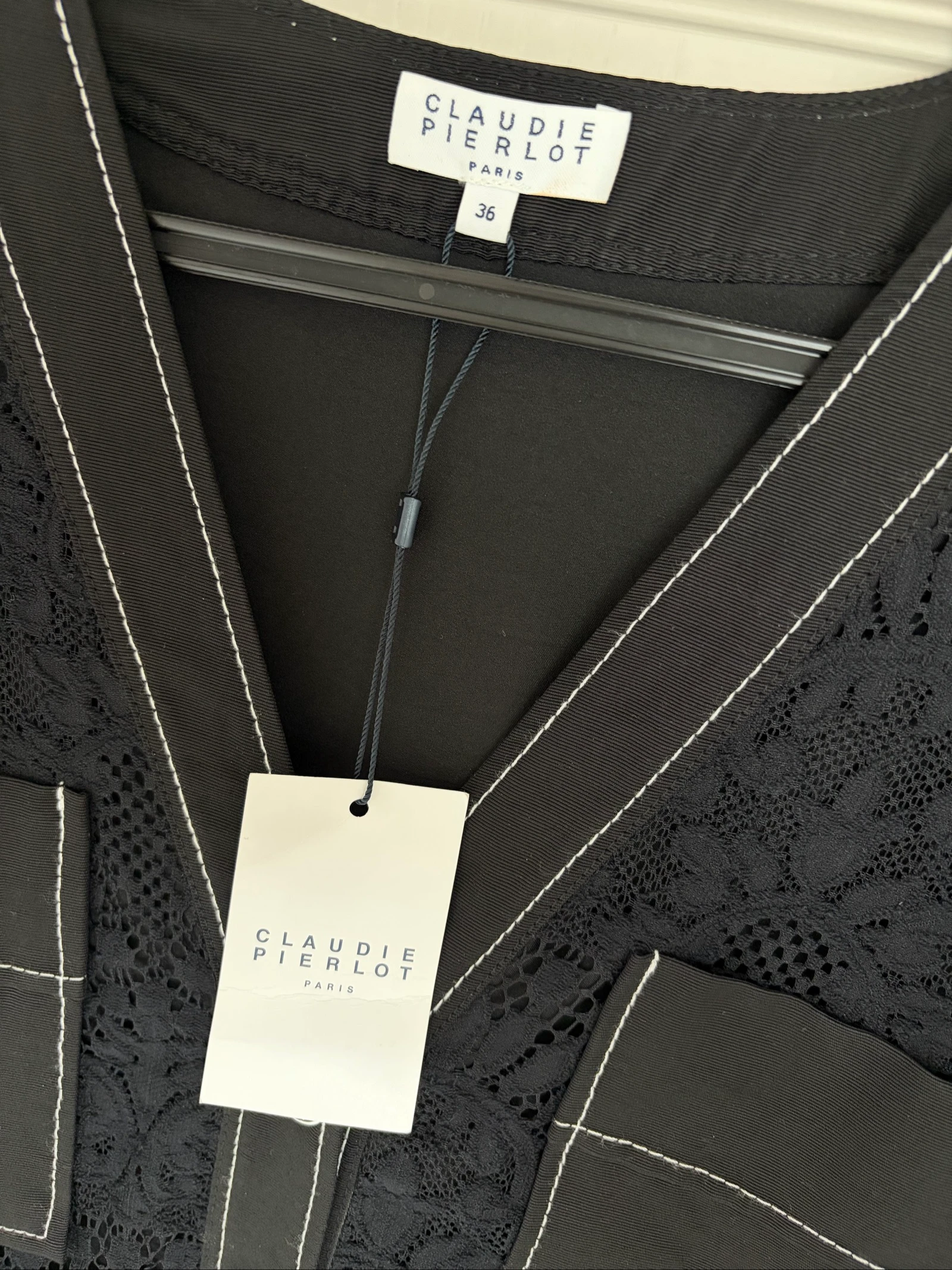 Robe Claudie Pierlot en dentelle noire – Neuve avec étiquette – T. 1 (S) – photo 3